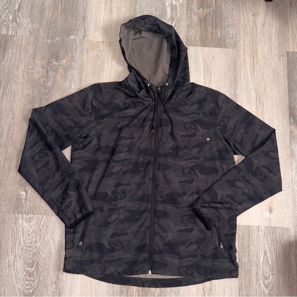 Vuori Outdoor Trainer Shell  Large Black Camo Lightweight Water Resistant Jacket